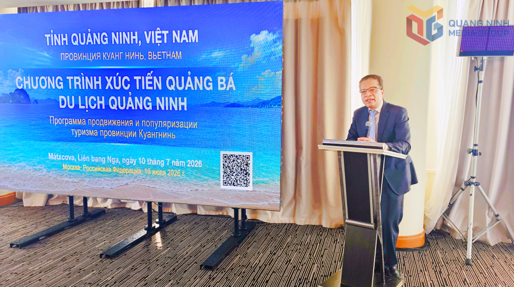 Đồng chí Đặng Minh Khôi, Đại sứ đặc mệnh toàn quyền Việt Nam tại Liên bang Nga, phát biểu khai mạc chương trình.