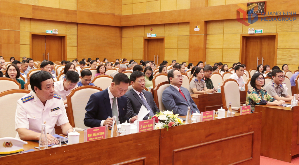 Các đại biểu dự lễ kỷ niệm.