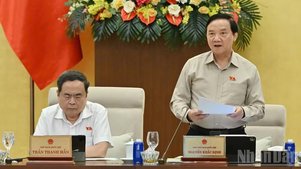 Phó Chủ tịch Quốc hội Nguyễn Khắc Định điều hành phiên thảo luận về dự án Luật Phổ biến, giáo dục pháp luật (sửa đổi). (Ảnh: THỦY NGUYÊN)