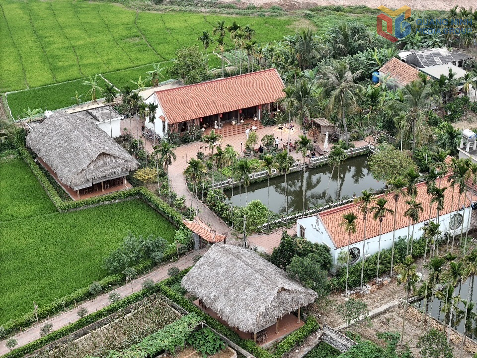 Không gian văn hóa Việt được tái hiện tại Khu du lịch làng quê Yên Đức (phường Hoàng Quế). Ảnh: Đinh Hằng