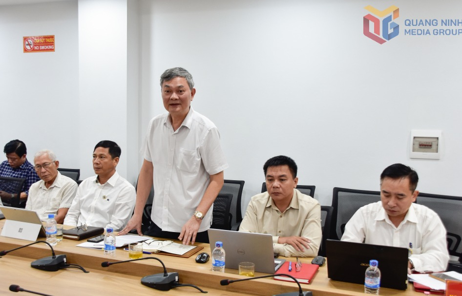 Các đại biểu nêu ý kiến thảo luận tại hội nghị.