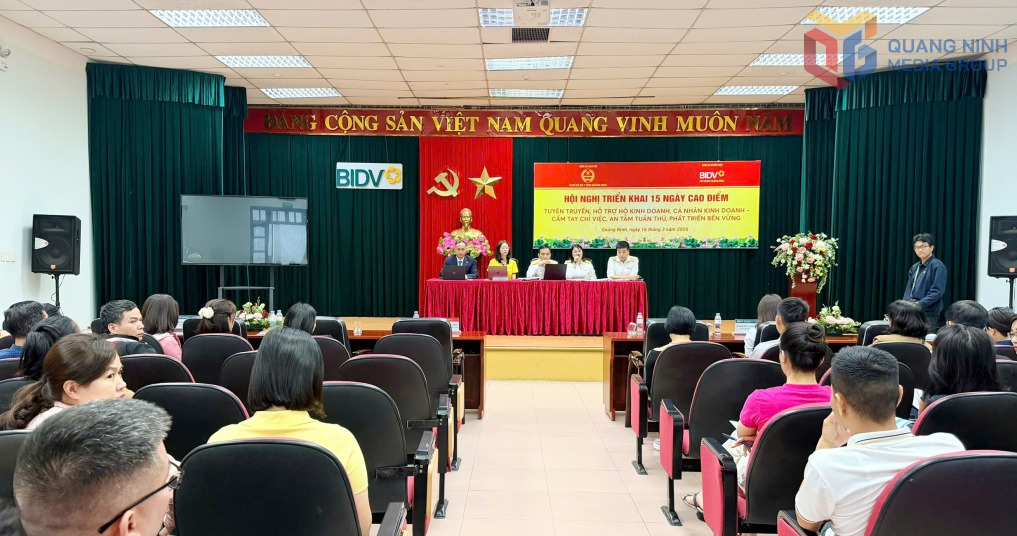 Thuế Cơ sở 1 Quảng Ninh phối hợp với BIDV Quảng Ninh tổ chức hội nghị triển khai tuyên truyền, hỗ trợ hộ, cá nhân kinh doanh. Ảnh: Cao Quỳnh