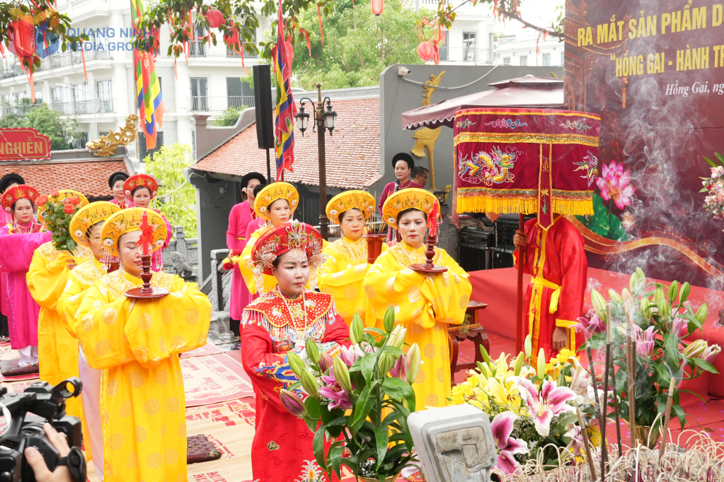 Lễ tế tưởng nhớ công lao của Đức Ông Trần Quốc Nghiễn được tái hiện trang nghiêm, bài bản.