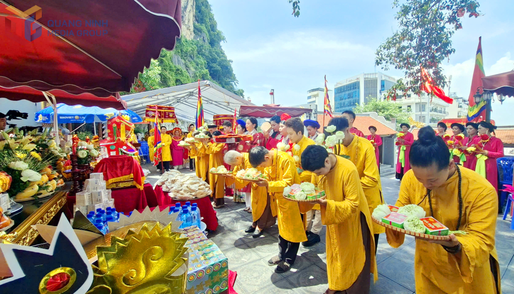 Tour du lịch "Hồng Gai - Hành trình trải nghiệm văn hóa” đón khách