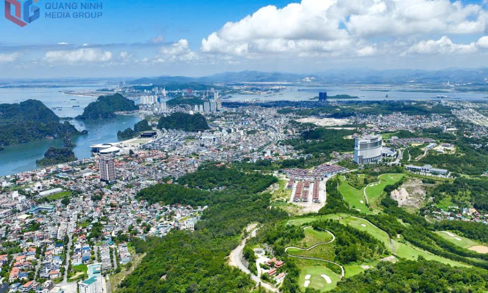 Một góc đô thị Quảng Ninh nhìn từ trên cao.