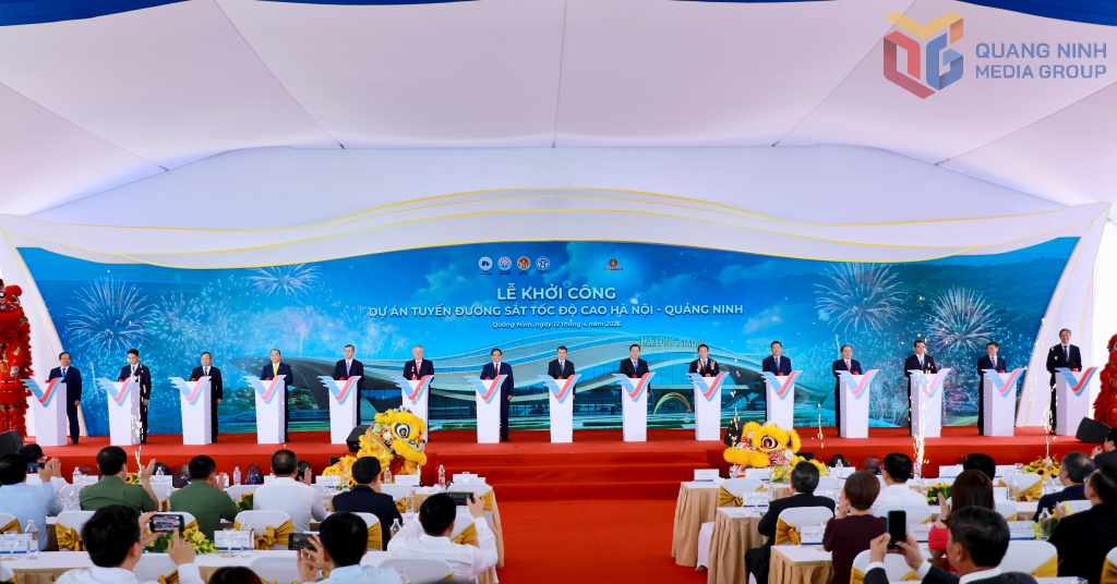Thủ tướng Chính phủ Lê Minh Hưng cùng các đại biểu ấn nút khởi công Dự án tuyến đường sắt tốc độ cao Hà Nội - Quảng Ninh. Đây là dự án trọng điểm được kỳ vọng trở thành 