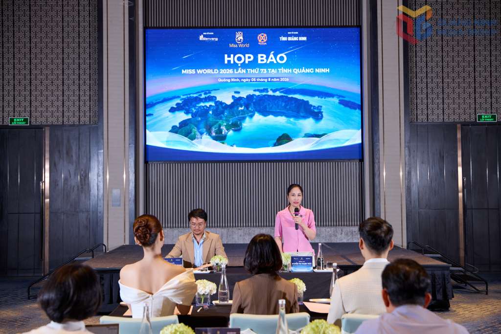 Bà Nguyễn Thị Thanh Thủy, Phó Giám đốc Sở Văn hóa, Thể thao và Du lịch Quảng Ninh, phát biểu tại buổi họp báo.