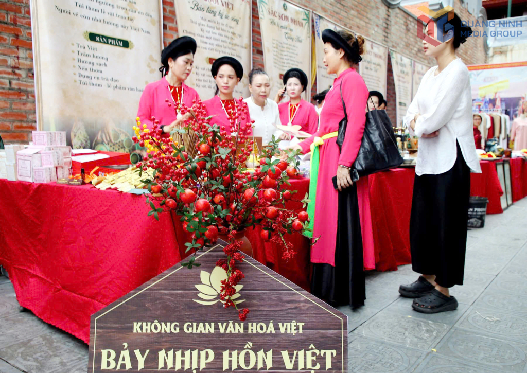 Những giá trị văn hóa đặc sắc, đặc trưng địa phương là yếu tố giúp định vị sản phẩm du lịch