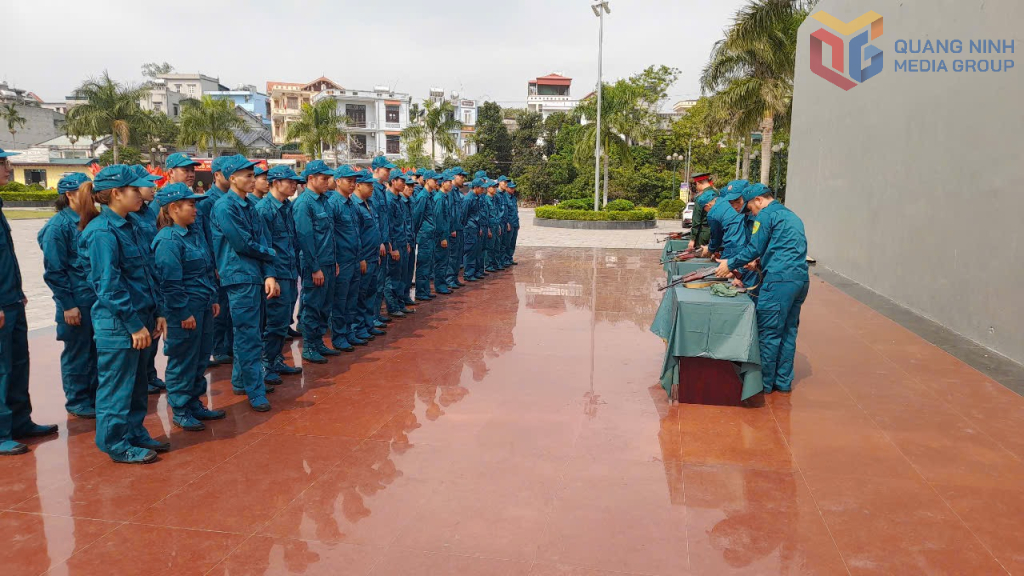 Lực lượng dân quân xã Hoành Mô tham gia huấn luyện nâng cao năng lực sẵn sàng chiến đấu. Ảnh: Đơn vị cung cấp
