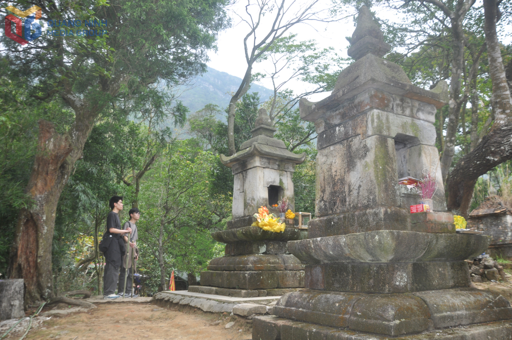 Vườn tháp Hòn Ngọc thuộc cụm di tích chùa Hoa Yên, Yên Tử nằm trong 12 điểm/cụm di tích thành phần của di sản thế giới được ghi danh.