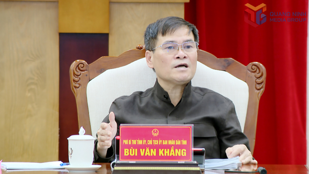 Đồng chí Bùi Văn Khắng, Phó Bí thư Tỉnh ủy, Chủ tịch UBND tỉnh, kết luận cuộc họp.