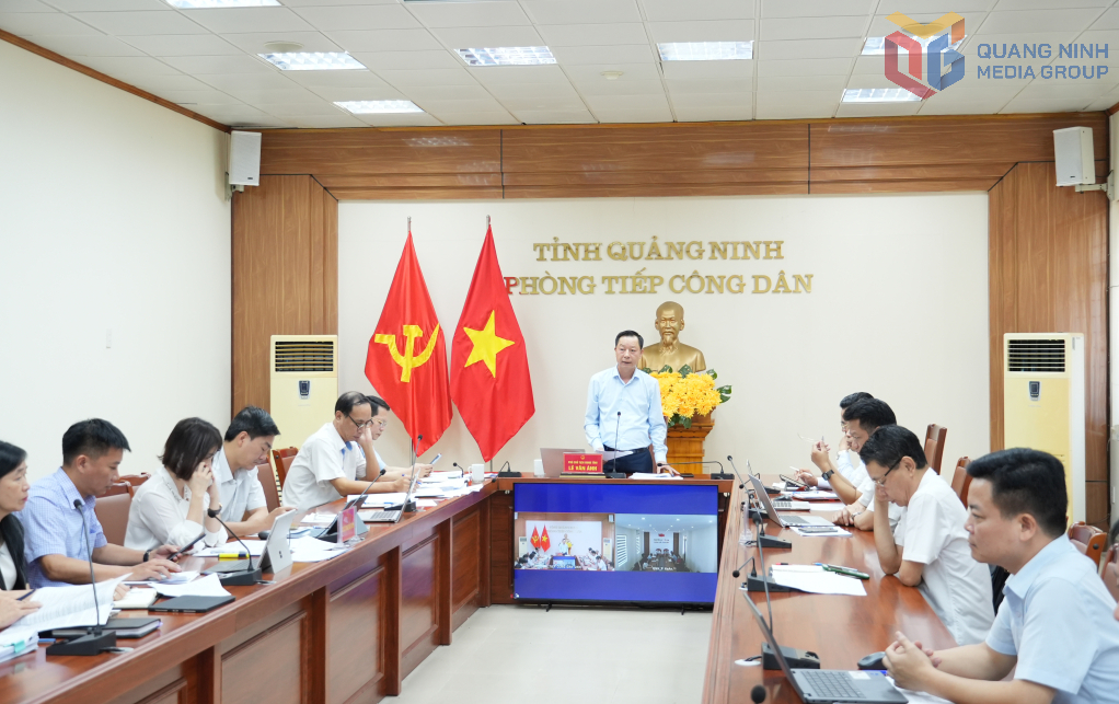 Đồng chí Lê Văn Ánh, Phó Chủ tịch UBND tỉnh chỉ đạo giải quyết kiến nghị của người dân.